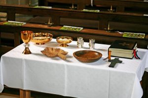 communion, altar, catholic-2189774.jpg